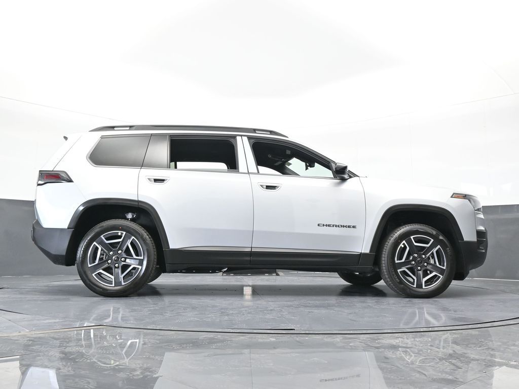 New 2026 silver zynith clearcoat Jeep Laredo image 58