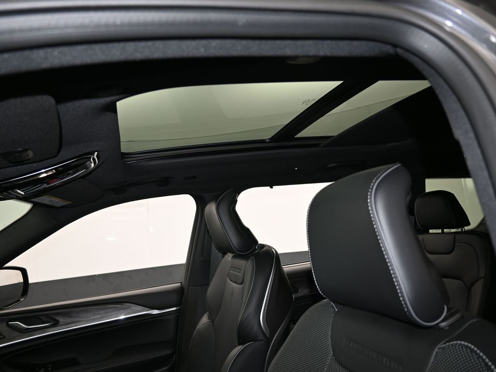 Used 2024 Baltic Gray Metallic Clearcoat Jeep Overland image 11