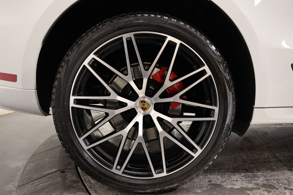 Thumbnail: 2024 Porsche Macan - 12