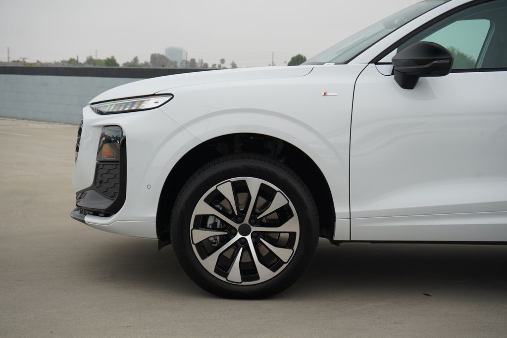 Thumbnail: 2026 Audi Q3 - 2