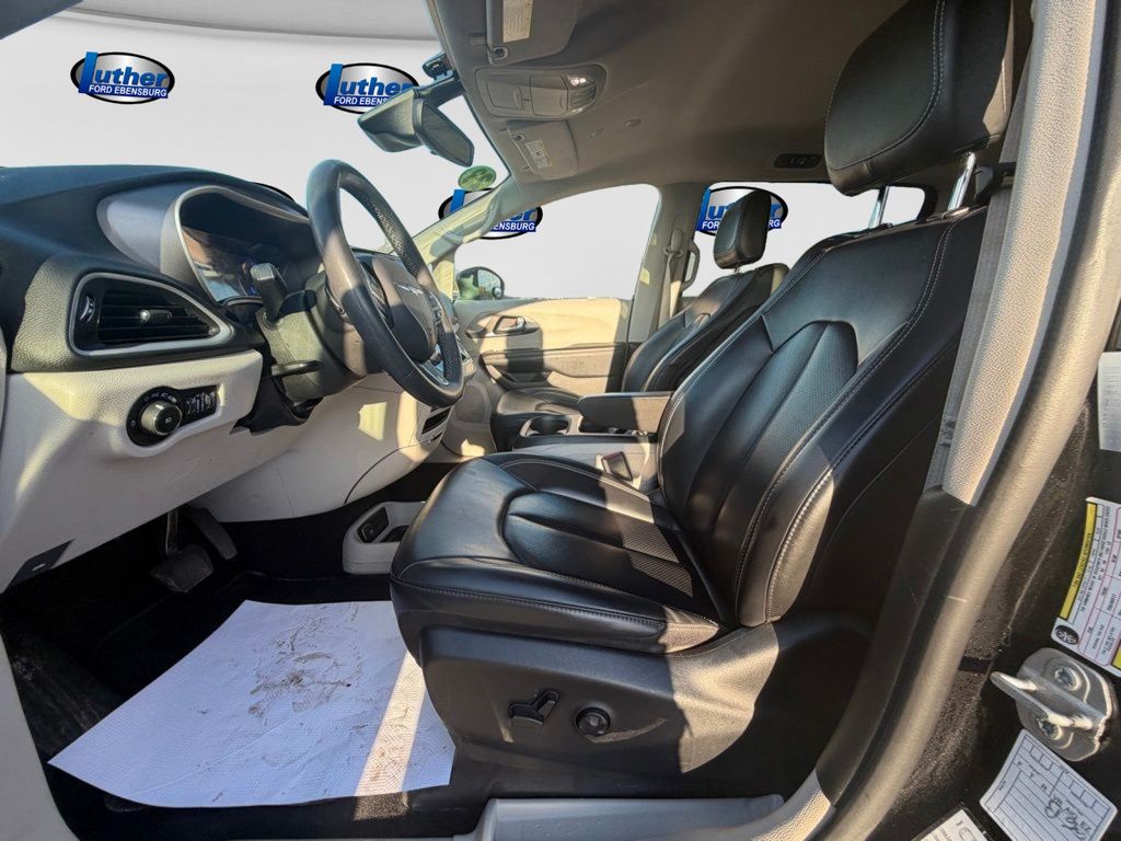 2023 Chrysler Pacifica Touring L Black at Auto Express Mitsubishi