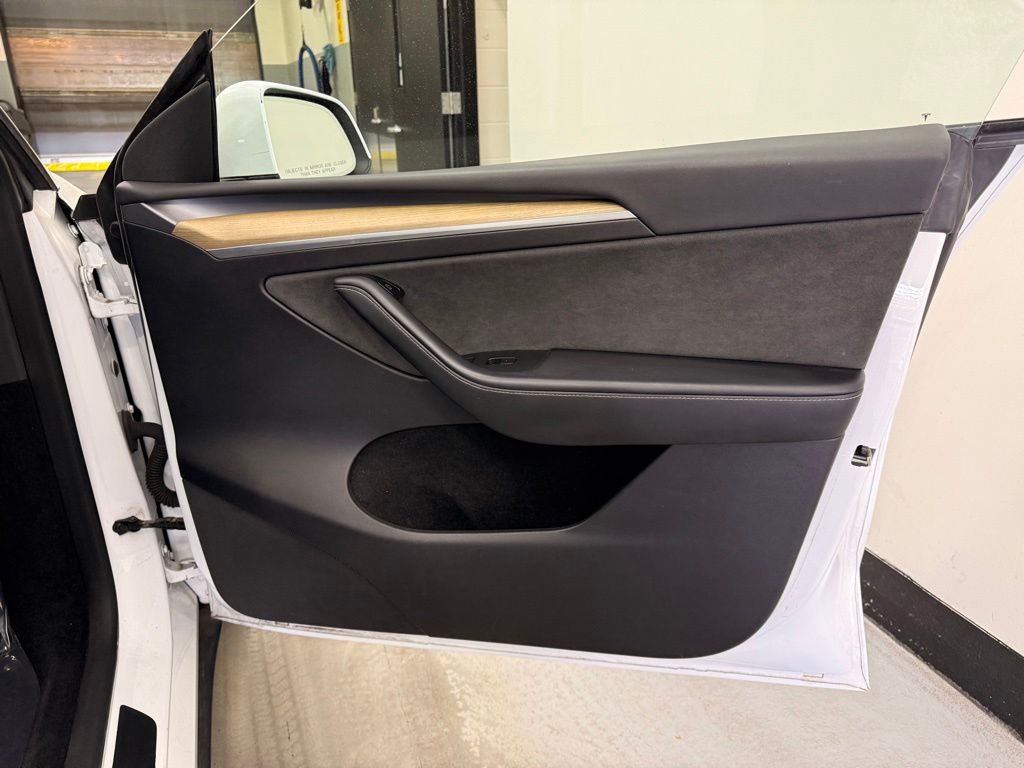 Thumbnail: 2023 Tesla Model Y - 25