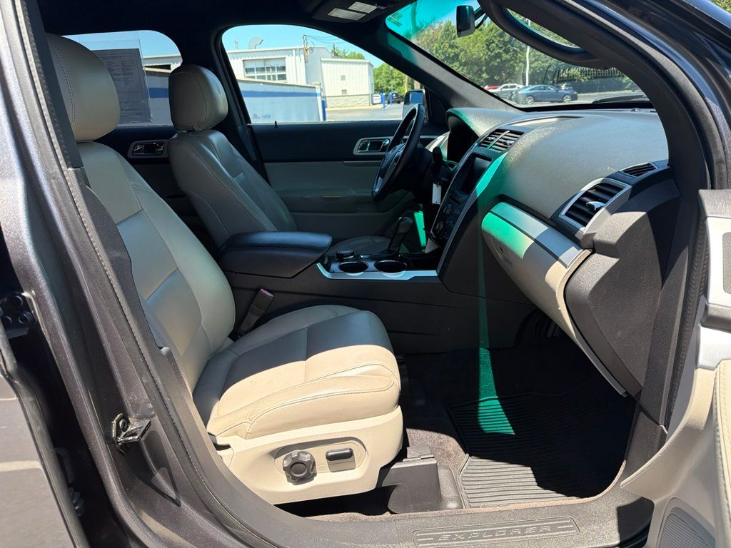 Thumbnail: 2012 Ford Explorer - 25