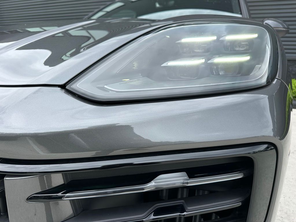 Thumbnail: 2025 Porsche Cayenne - 9