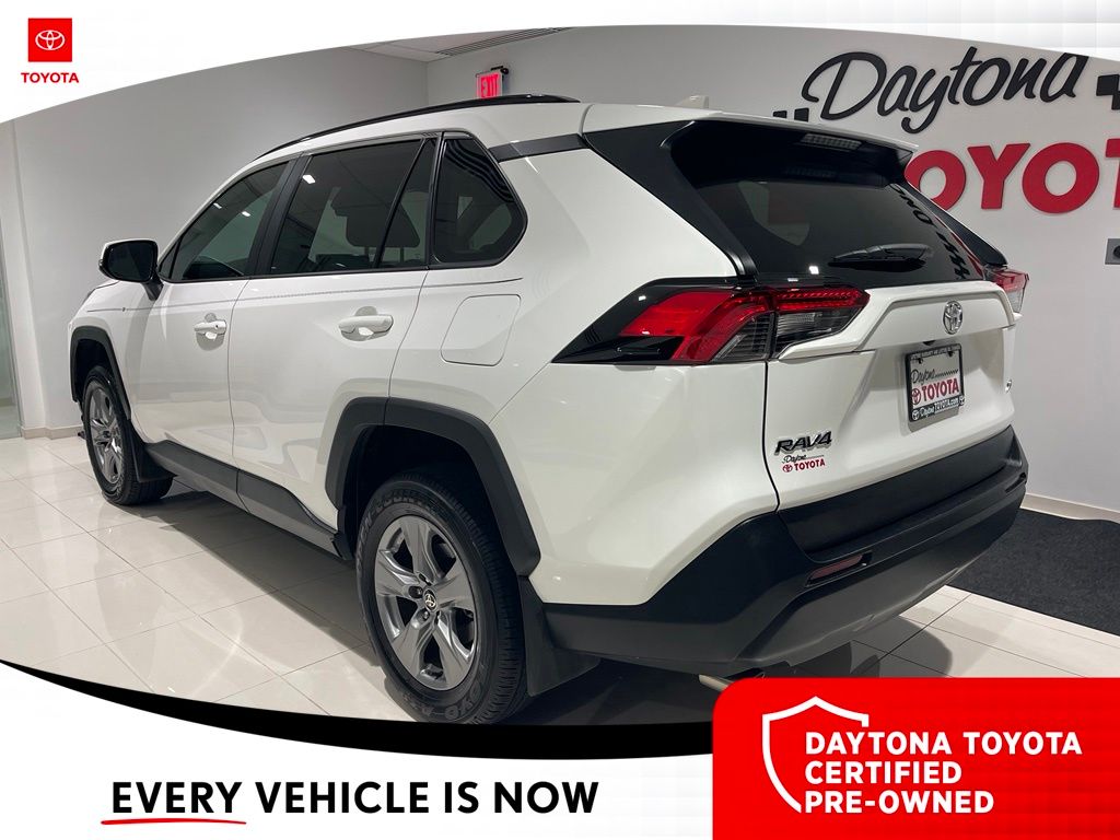 2024 Toyota RAV4 XLE - Photo 18