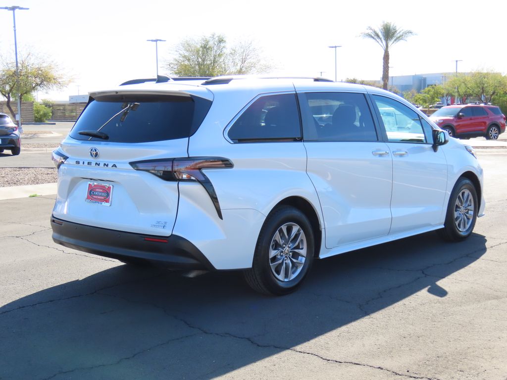 2023 Toyota Sienna XLE 5