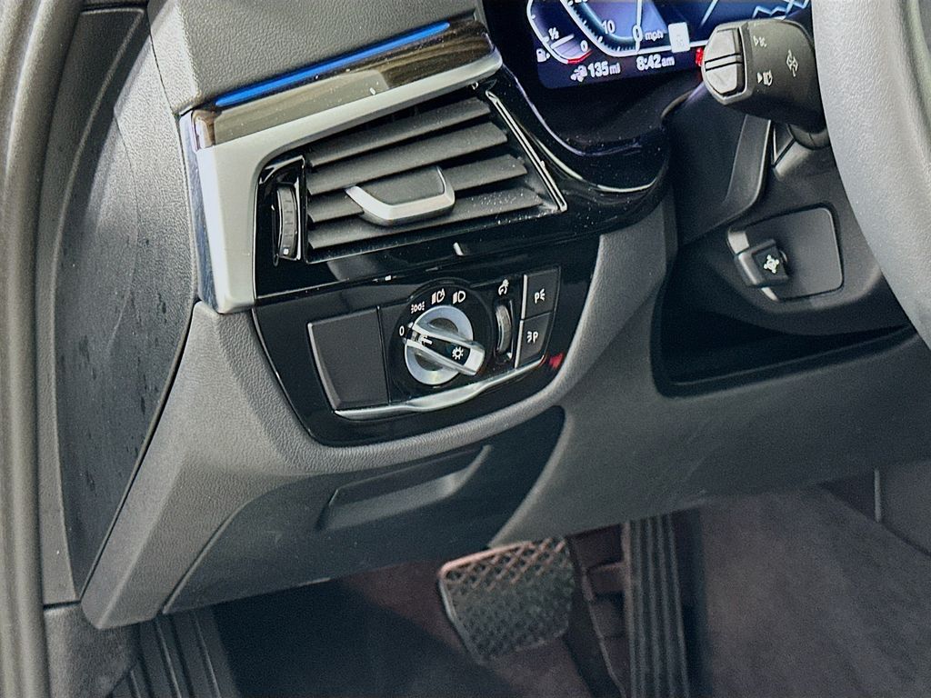 Thumbnail: 2023 BMW 5 Series - 10