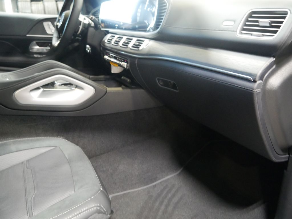 Thumbnail: 2026 Mercedes-Benz GLE - 30