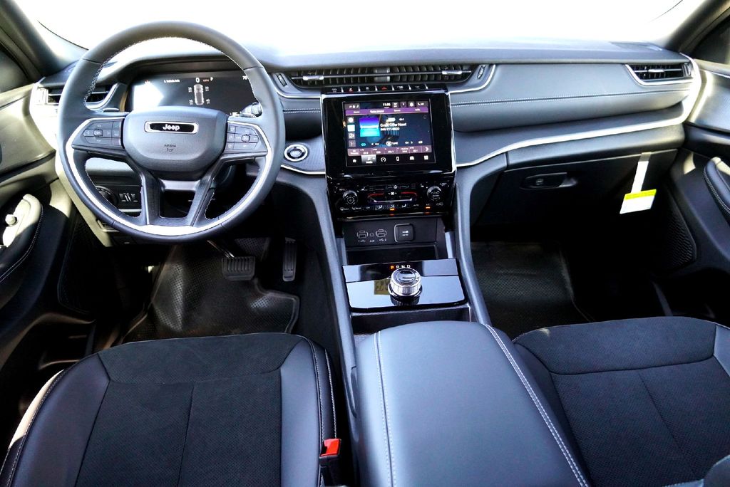 New Car 2025 Jeep Grand Cherokee  Altitude X For Sale Under $40,000 In Taylor, Texas