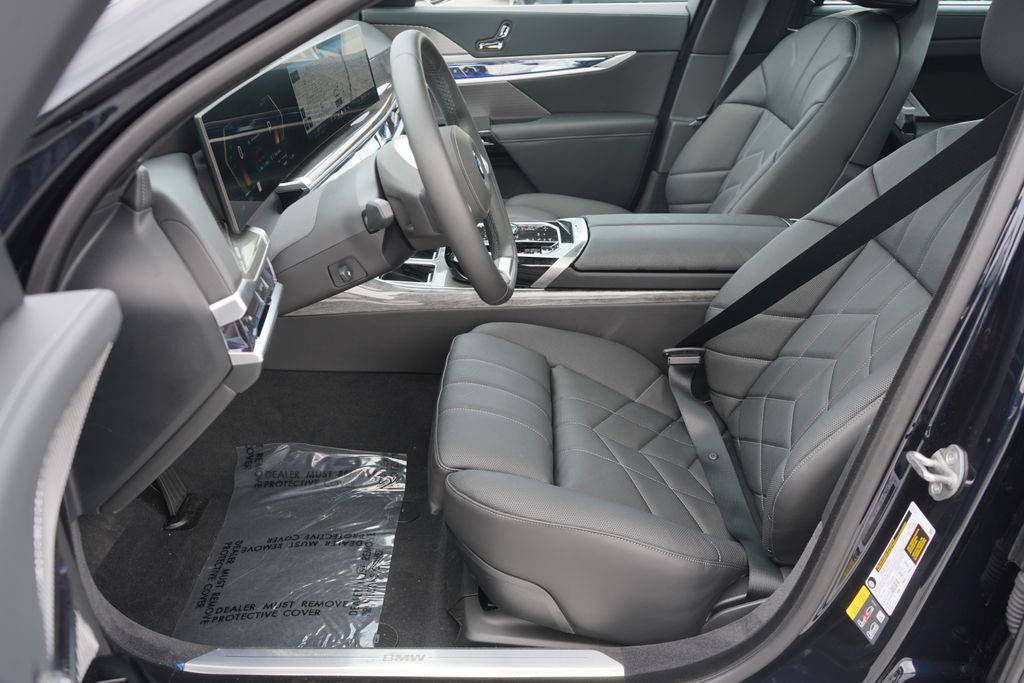 2024 BMW i7 eDrive50 10