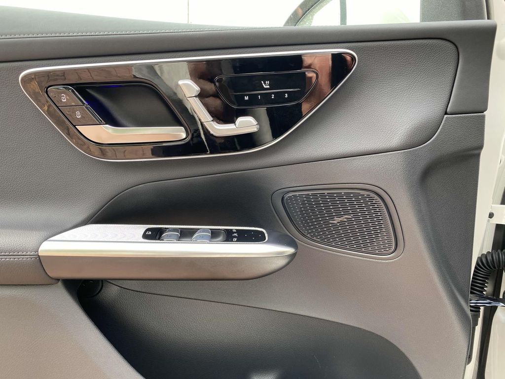 Thumbnail: 2025 Mercedes-Benz GLC - 24