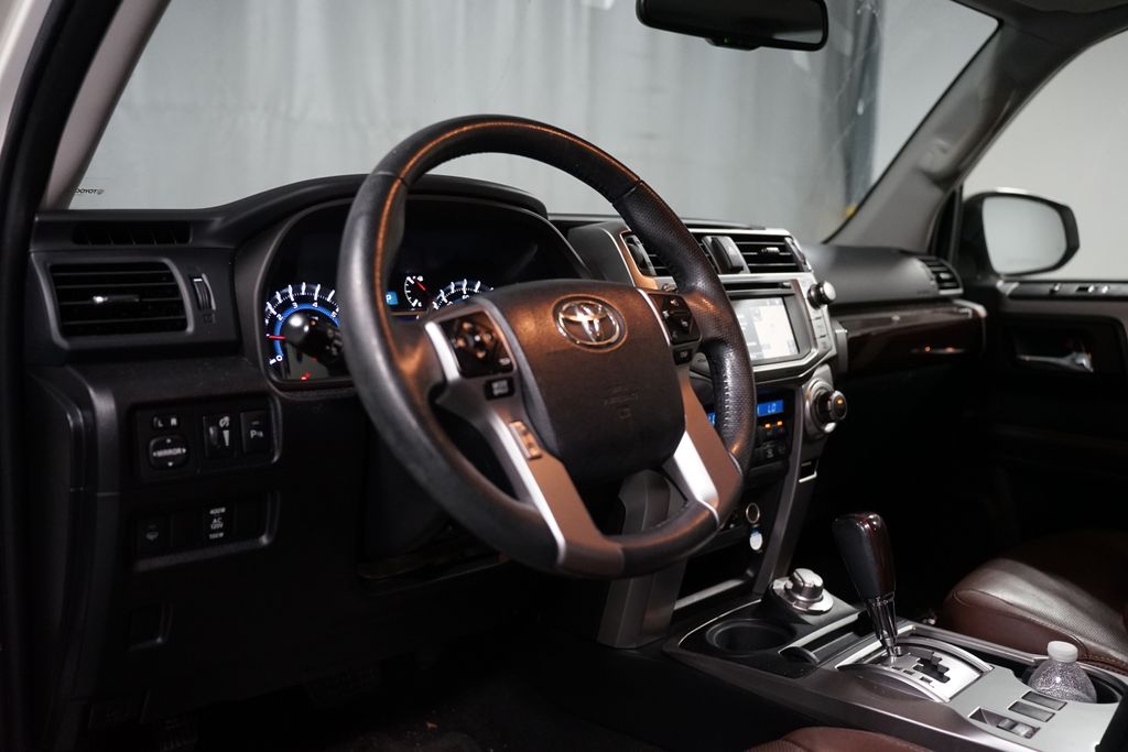 Thumbnail: 2018 Toyota 4Runner - 7