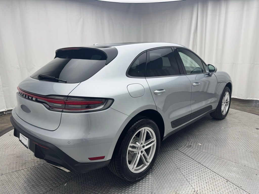 Thumbnail: 2025 Porsche Macan - 16