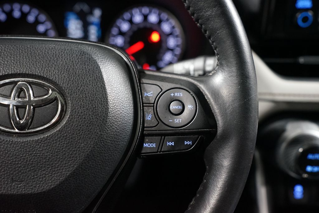 Thumbnail: 2021 Toyota RAV4 - 13