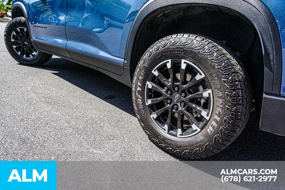 Used 2025 Blue Chevrolet Z71 image 17