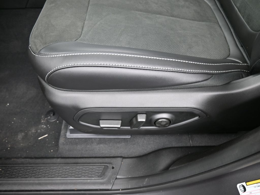 New 2025 Baltic Gray Metallic Clearcoat Jeep Altitude X image 16