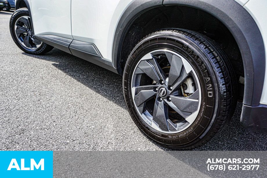 Used 2024 White Nissan SV image 15