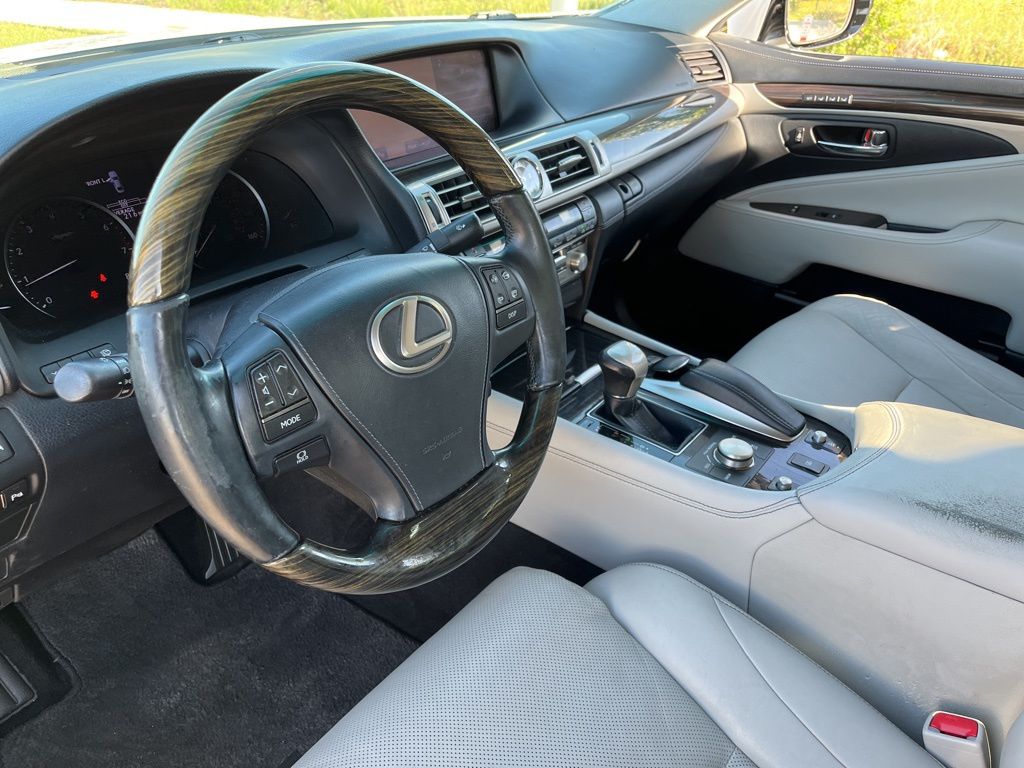 2013 Lexus LS 460 17