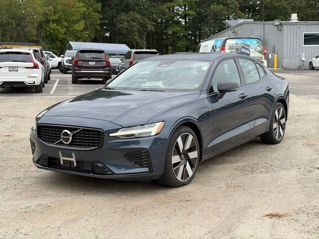 2024 Volvo S60 Recharge T8 Plus Dark Theme eAWD