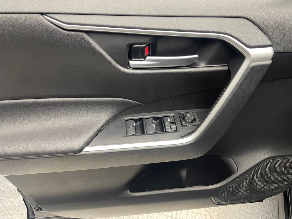 Thumbnail: 2025 Toyota RAV4 - 9