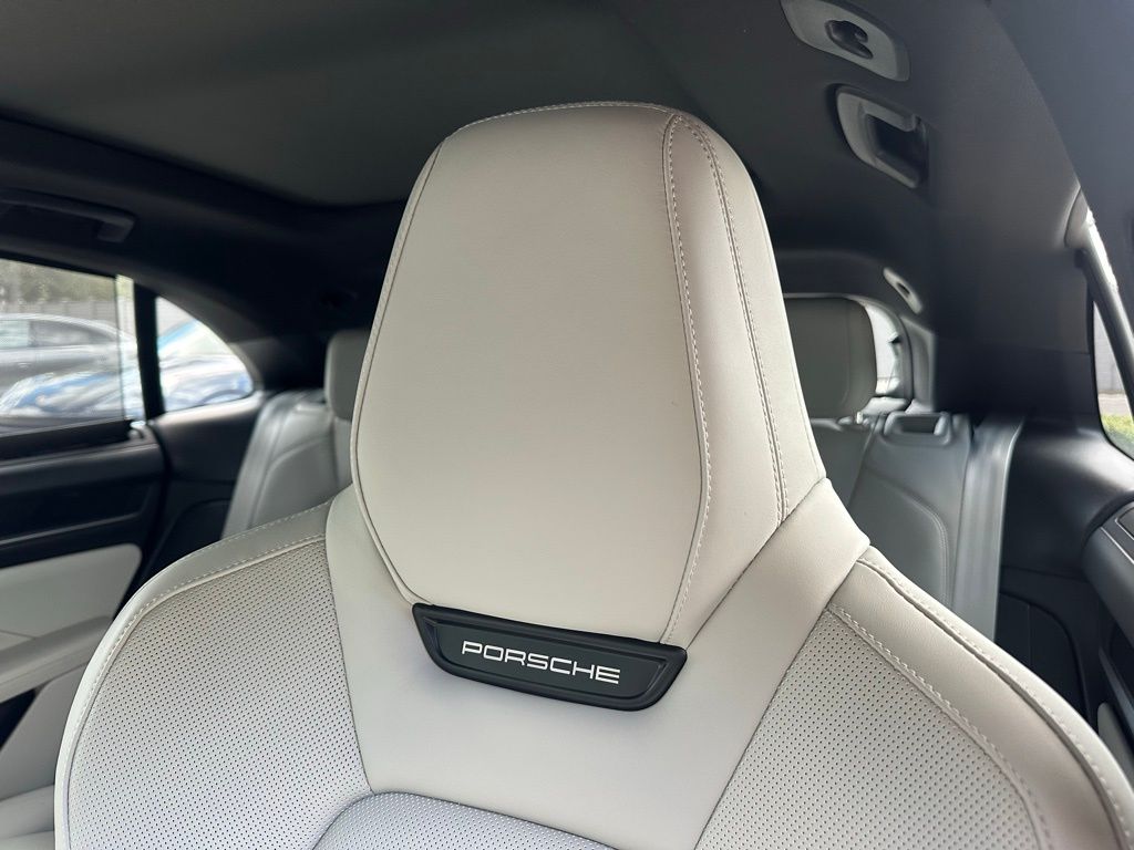 Thumbnail: 2026 Porsche Macan - 24