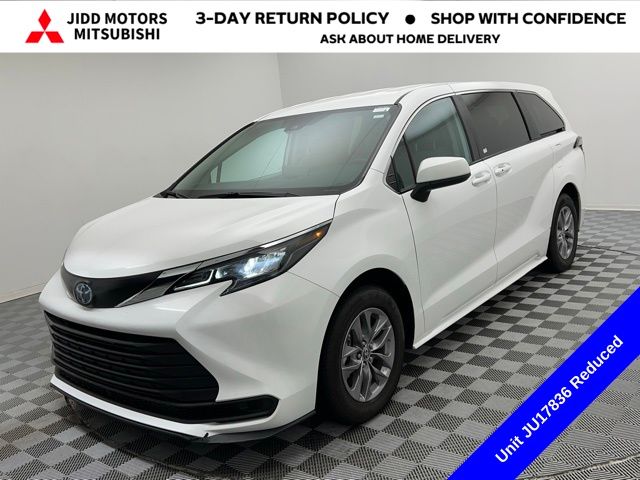 2024 Toyota Sienna LE 8-Passenger FWD
