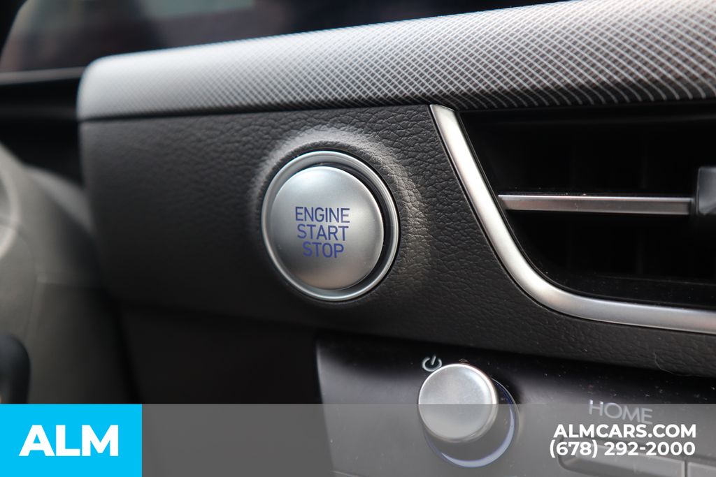 Used 2025 Silver Hyundai SEL image 34