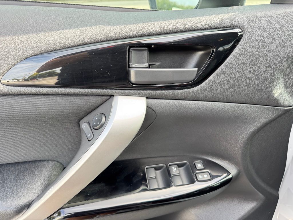 2025 Mitsubishi Eclipse Cross LE photo 25