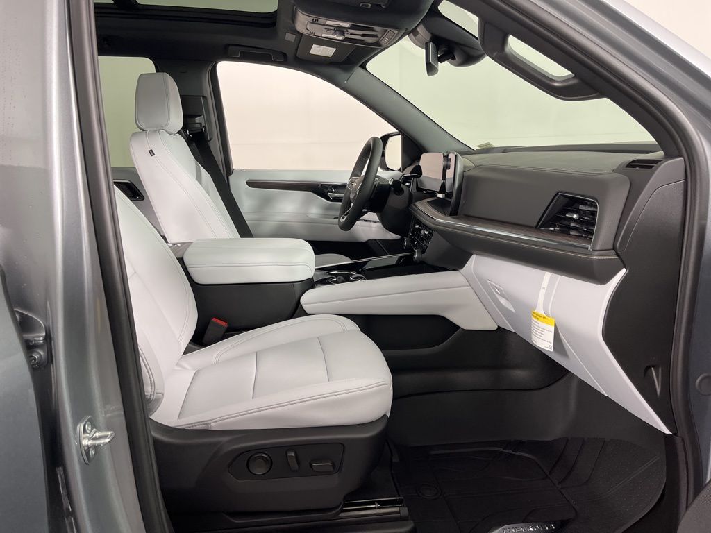 Thumbnail: 2025 Chevrolet Tahoe - 8