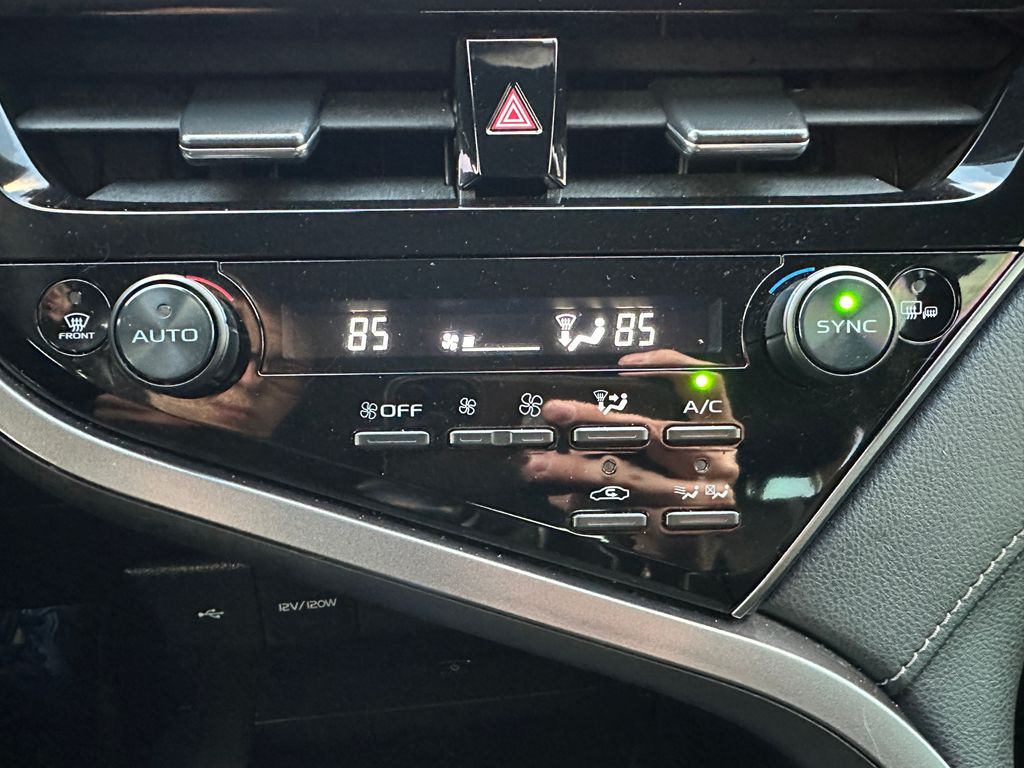 2022 Toyota Camry Hybrid XLE