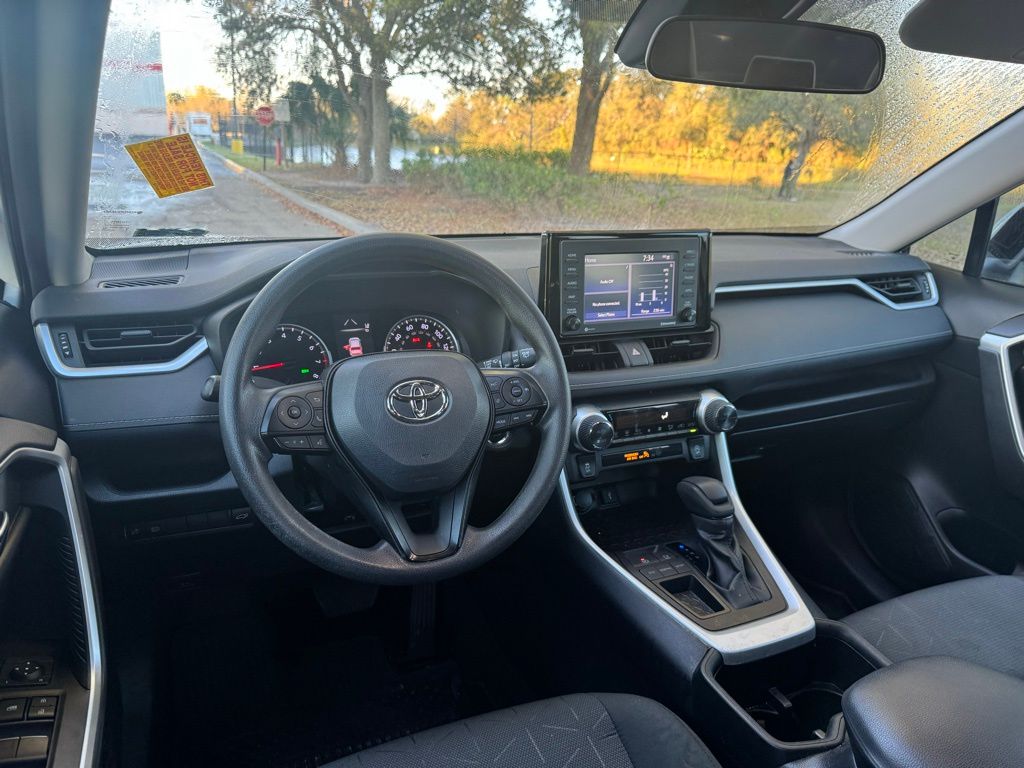 2022 Toyota RAV4 XLE 12