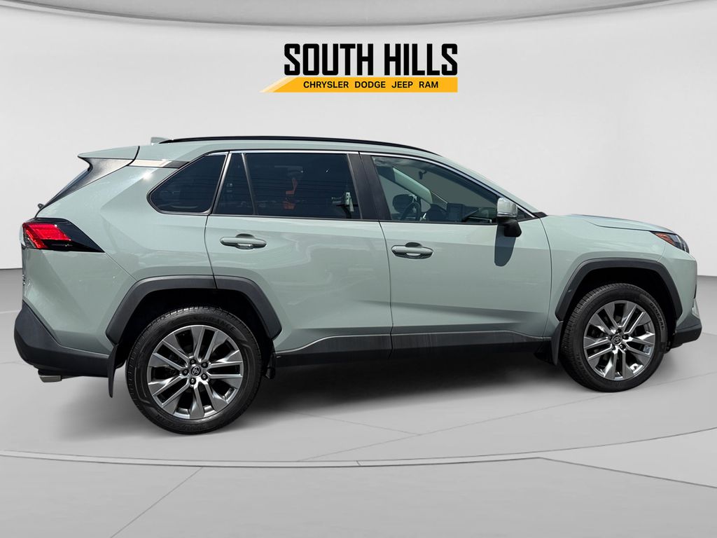 2022 Toyota RAV4 XLE Premium - 5