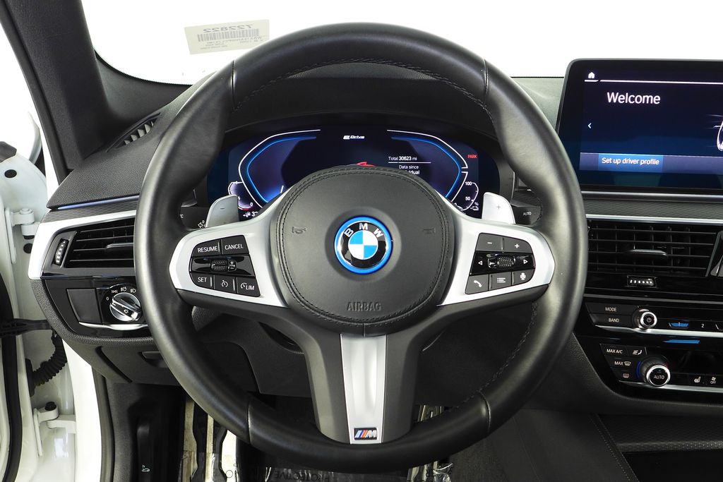 Thumbnail: 2023 BMW 5 Series - 26