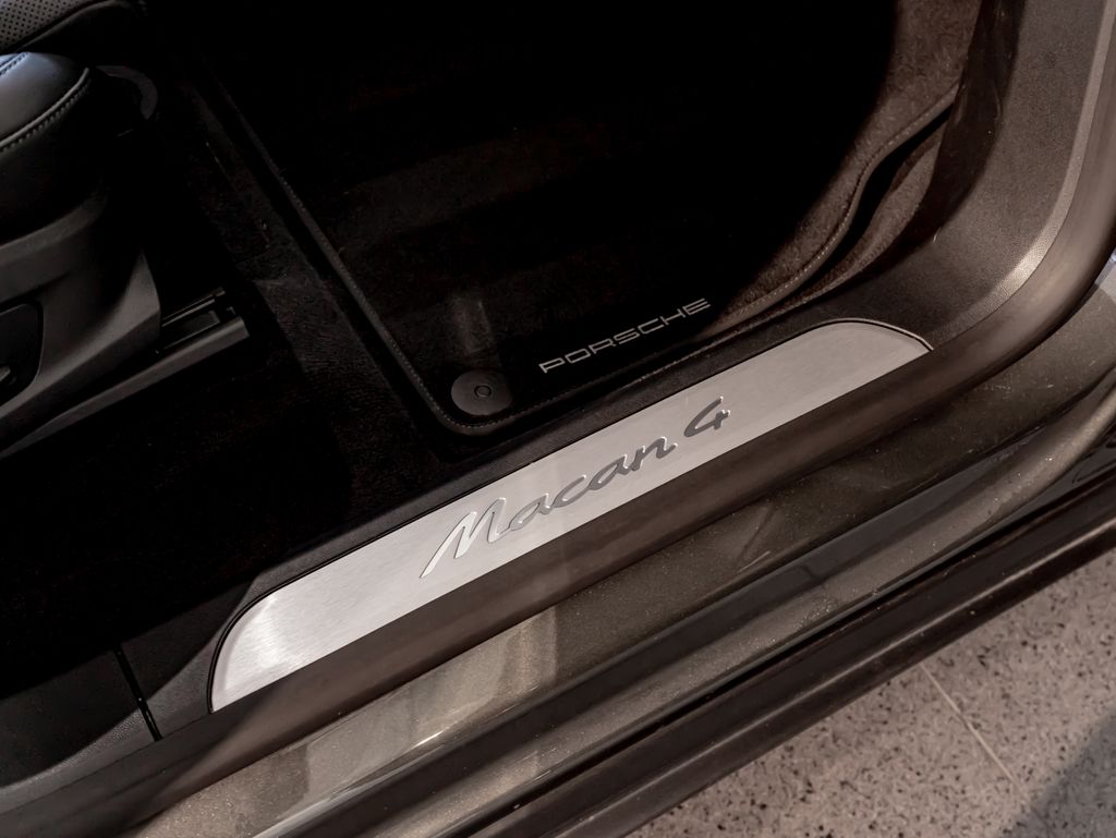 Certified Used 2024  Porsche 4 image 28