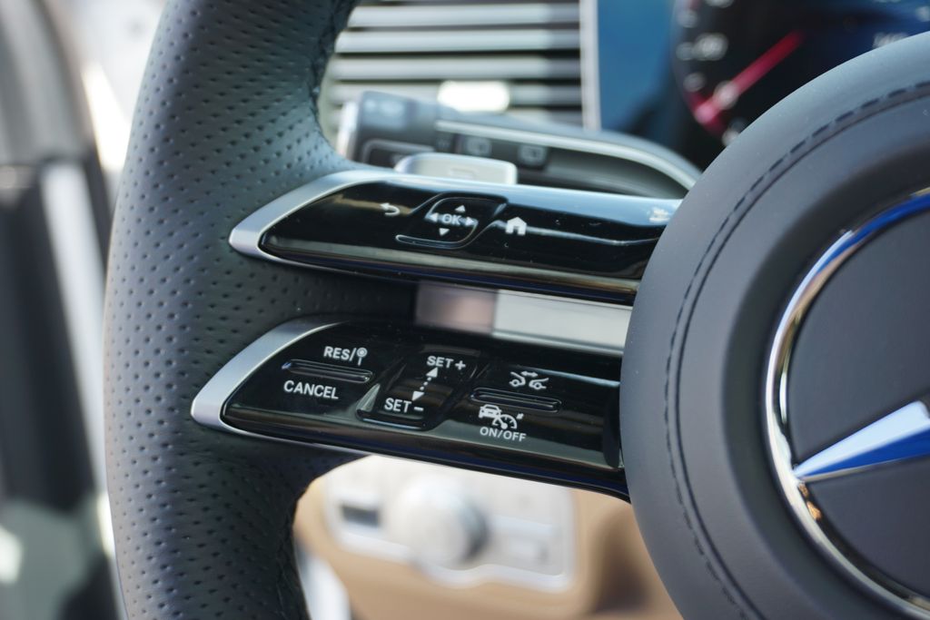 2025 Mercedes-Benz GLS 450 4MATIC 22