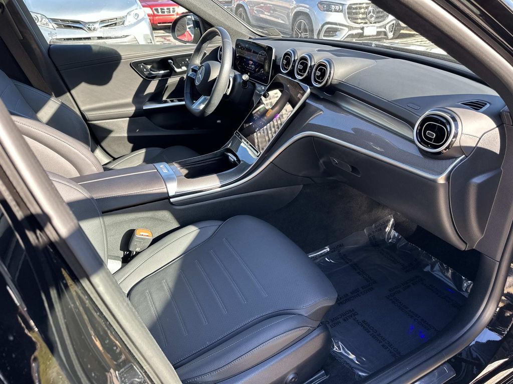 Thumbnail: 2025 Mercedes-Benz C-Class - 21