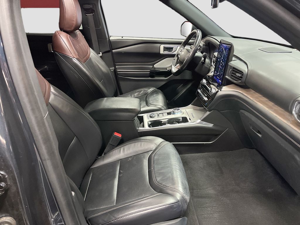 Used 2022 Blue Metallic Ford Platinum image 30