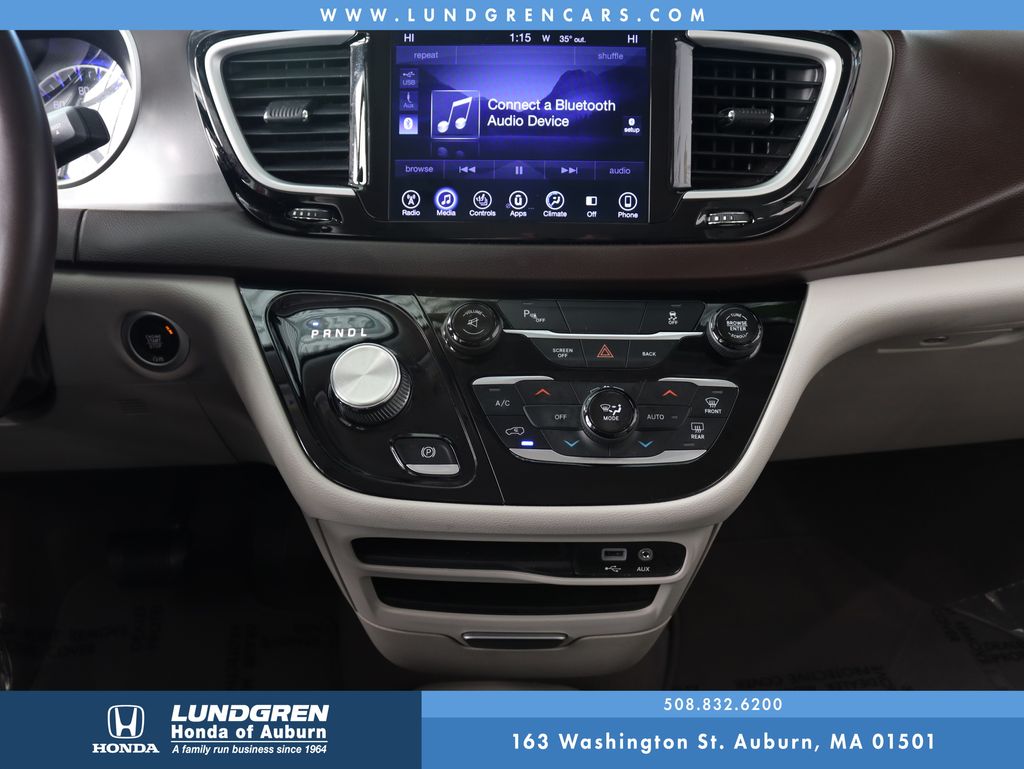 2017 Chrysler Pacifica Touring L 18