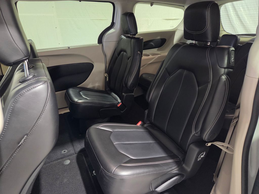 2023 Chrysler Pacifica Touring L photo