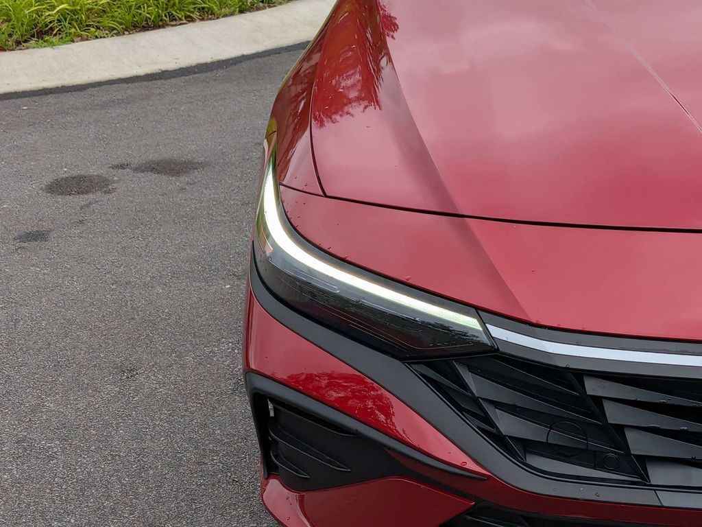 2025 Hyundai Elantra SEL - Photo 12