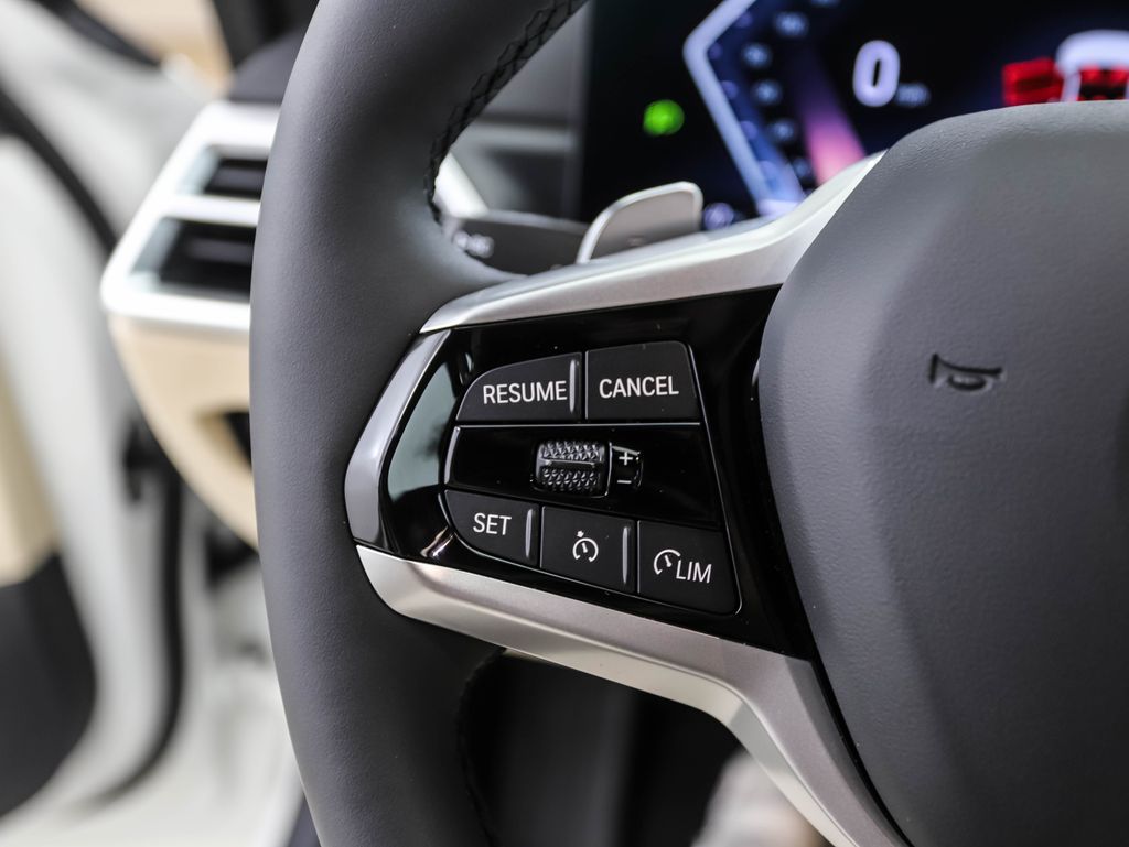 Thumbnail: 2025 BMW 3 Series - 13