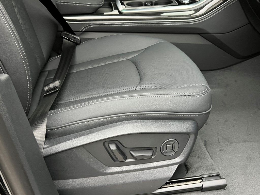 Thumbnail: 2026 Audi Q8 - 12