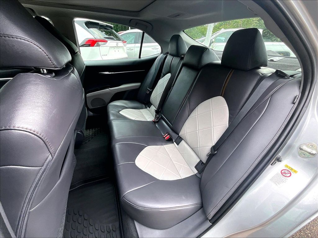 2018 Toyota Camry — photo 15