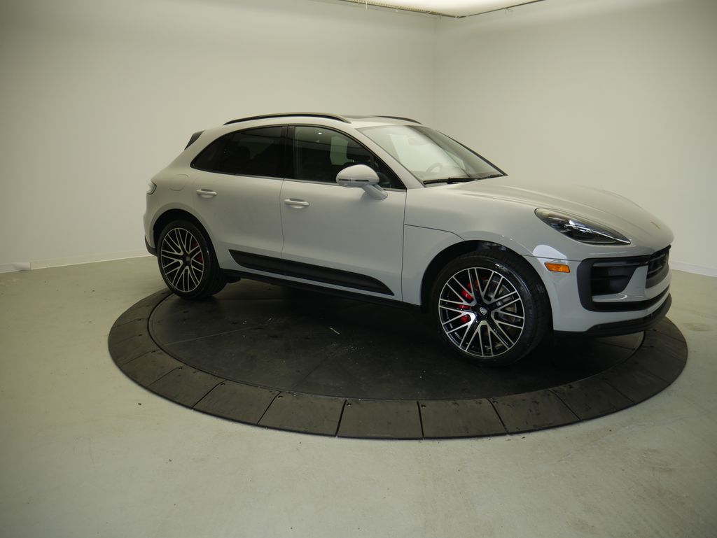 Thumbnail: 2026 Porsche Macan - 9