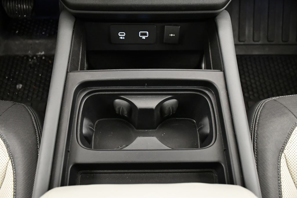 Thumbnail: 2023 Land Rover Defender - 30