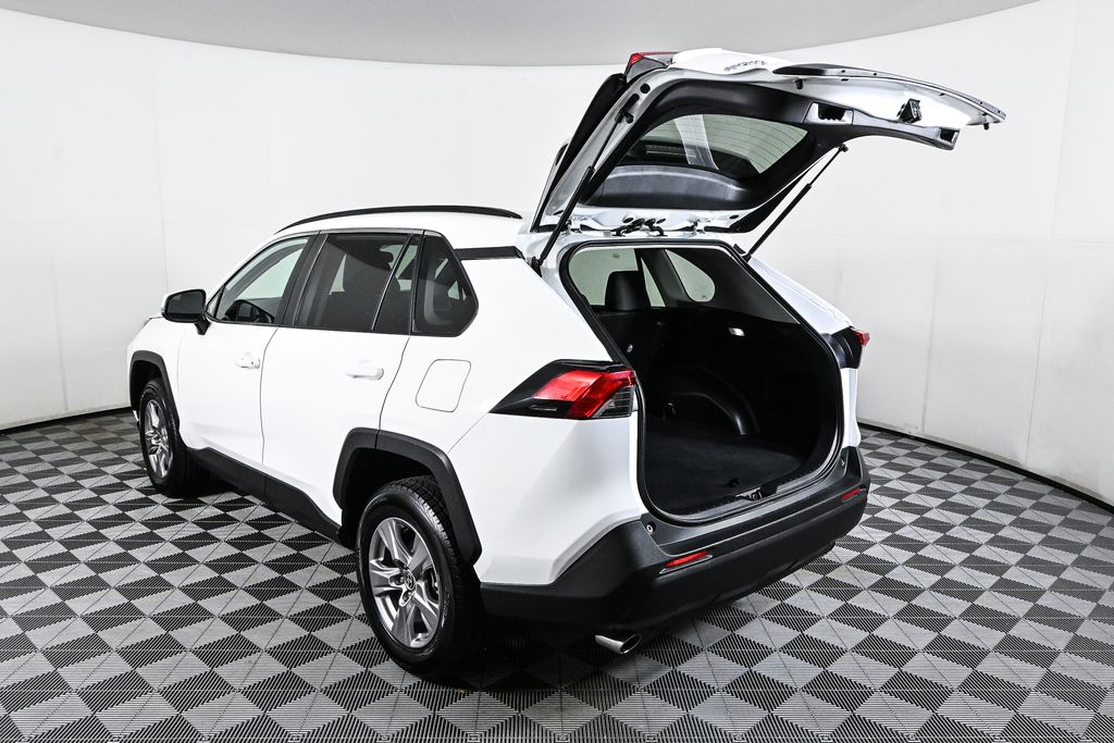 2022 Toyota RAV4 XLE 26