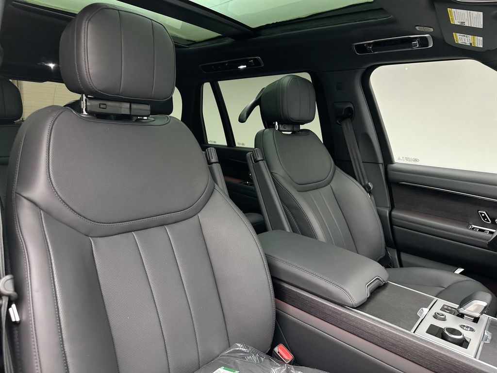 Thumbnail: 2027 Land Rover Range Rover - 6