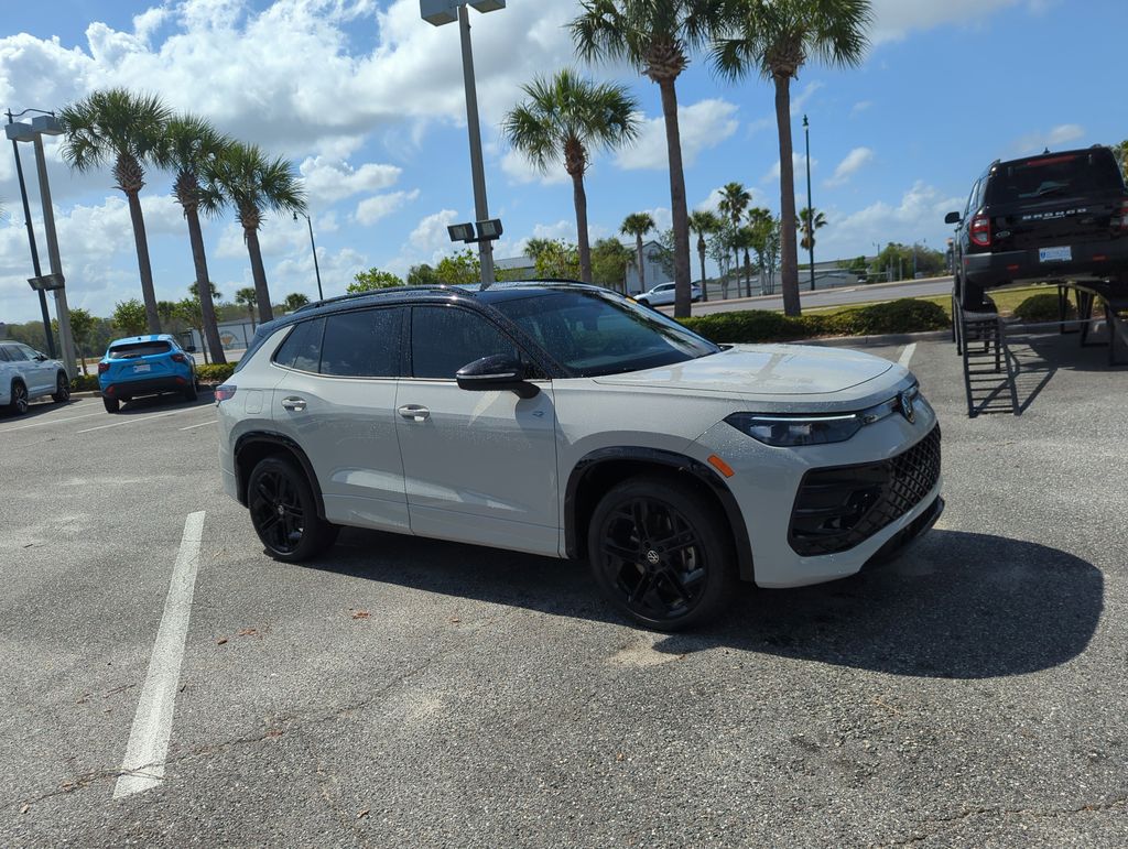 Black (Sandstone w/Deep Blk Roof) 2025 Volkswagen Tiguan SE R-Line Black 4Motion SUV / Crossover All-Wheel Drive 8-Speed Automatic
