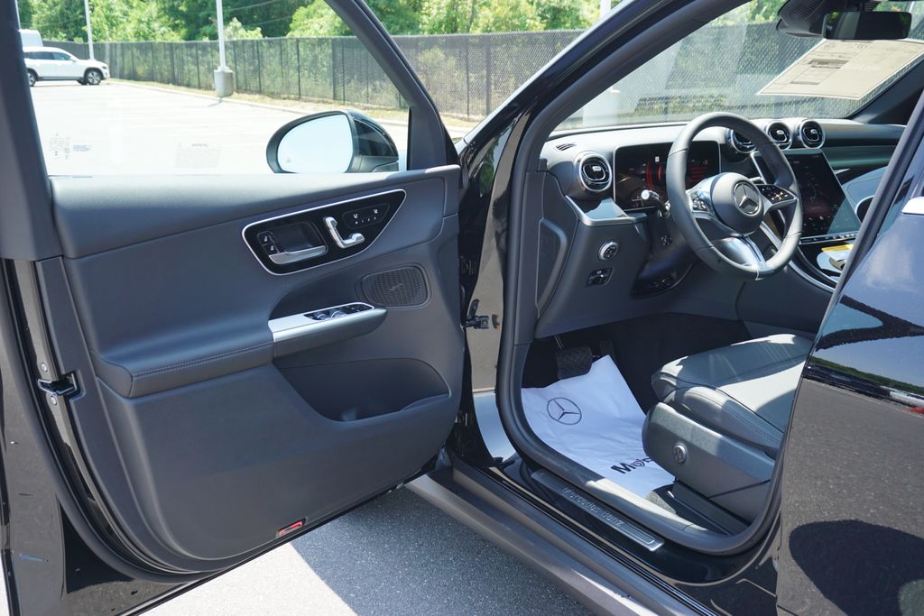 2025 Mercedes-Benz GLC 300 17