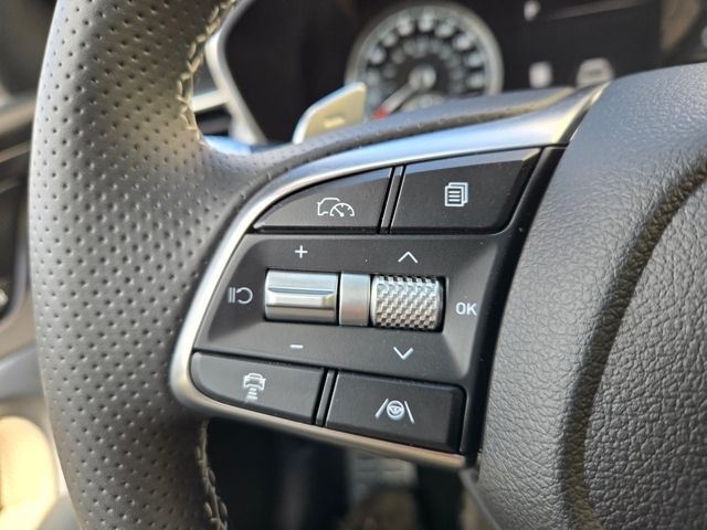 2025 Genesis G70  32